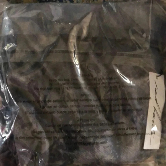 NWT Red Haute Off the Shoulder Top - Picture 9 of 10